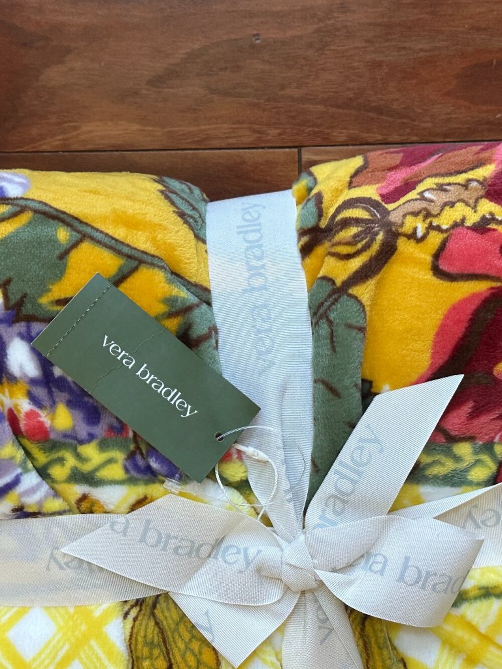 VERA BRADLEY X GILMORE GIRLS PLUSH THROW BLANKET:NWT GILMORE GIRLS AUTUMN - Picture 9 of 10